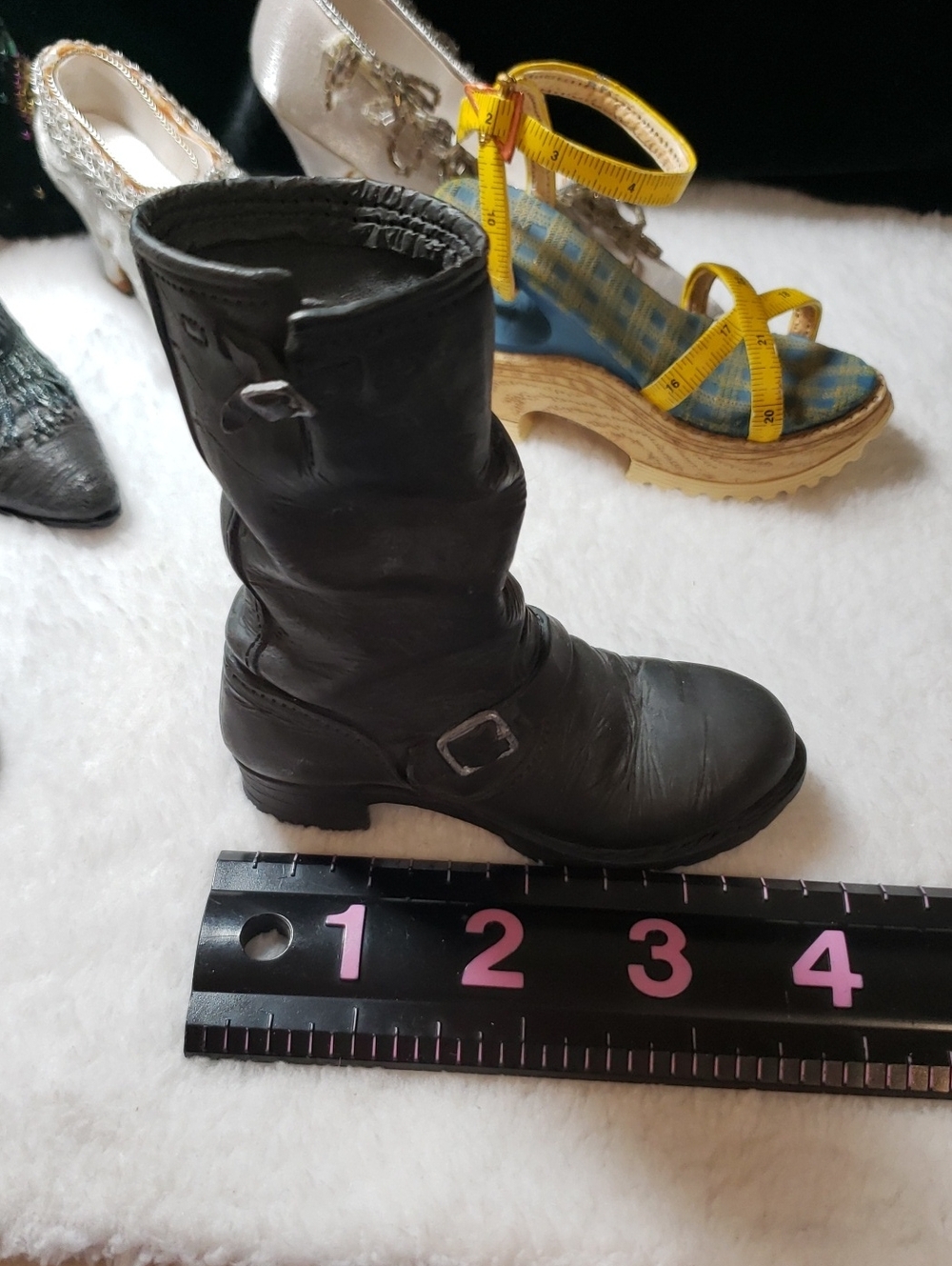 9 RIGHT SHOES - Picture 12 of 16